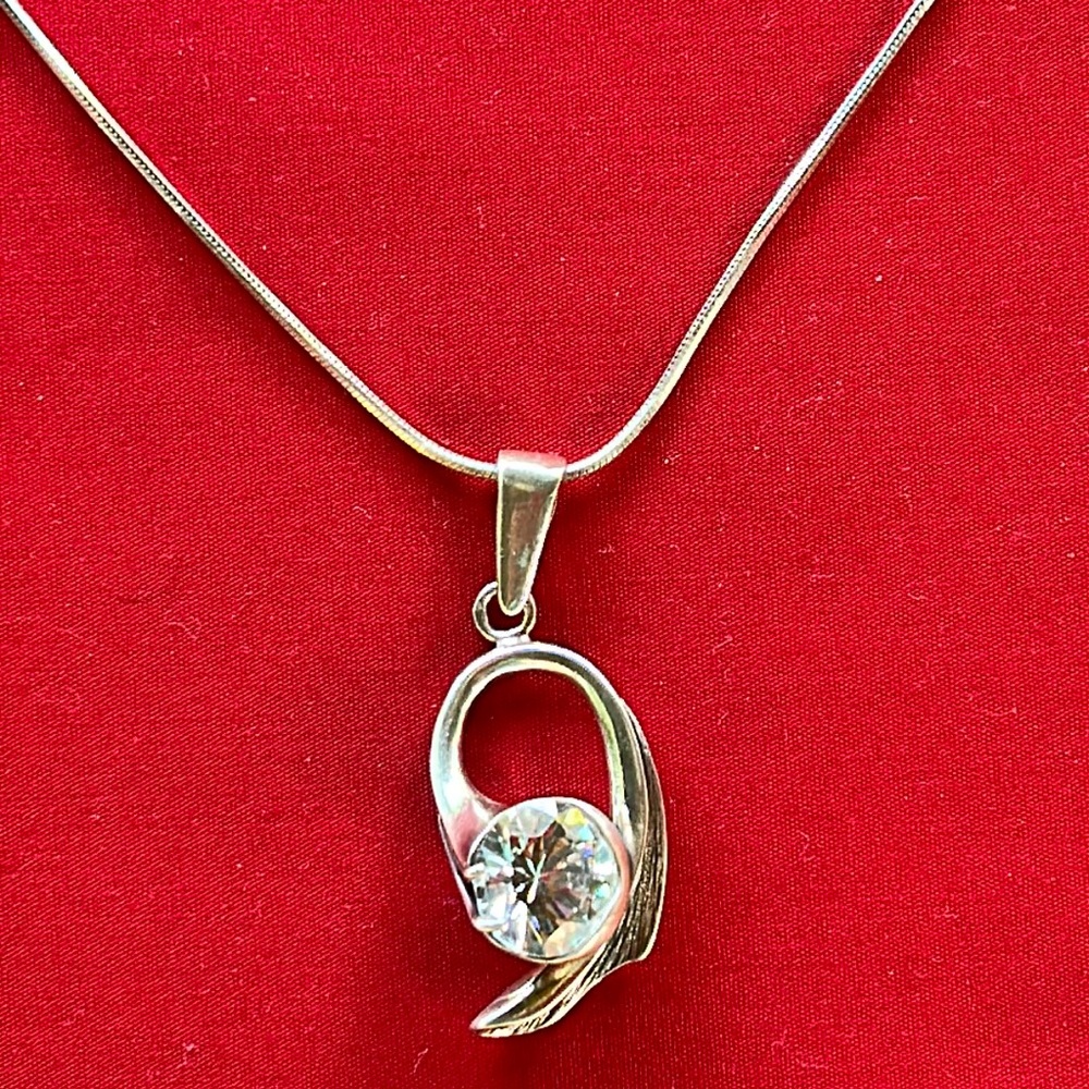 925 sterling silver necklace with pendant